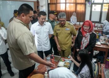Tinjau Makan Bergizi Gratis, Menpora: Senang Melihatnya