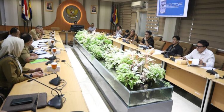 Bapemperda DPRD Kota Bandung Gelar Raker Evaluasi Perda dan Retribusi Daerah