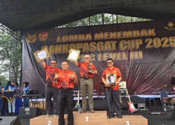 Wakil Ketua DPRD Kota Bandung Raih Juara 1 Lomba Menembak Dankopasgat Cup