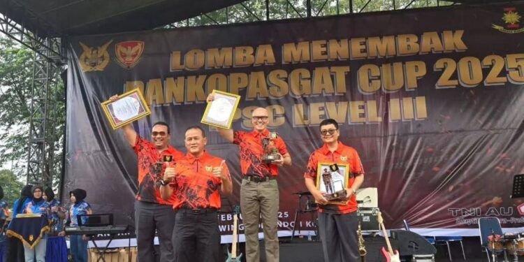 Wakil Ketua DPRD Kota Bandung Raih Juara 1 Lomba Menembak Dankopasgat Cup