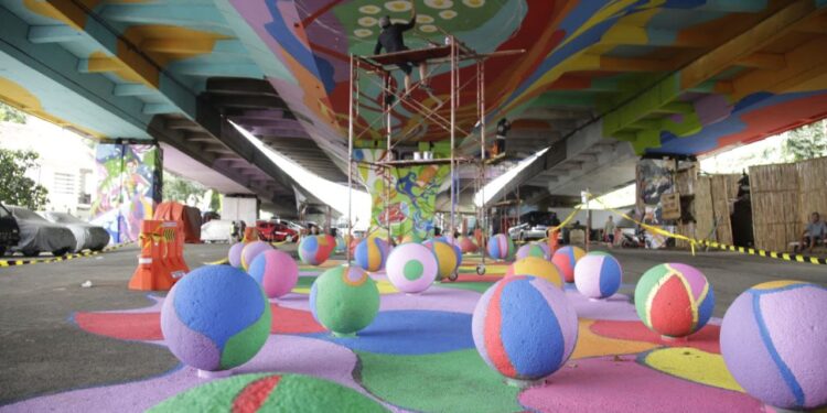 Kolong Jembatan Pasupati Kini Dihiasi Mural Keren