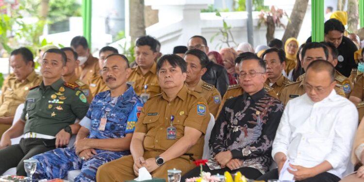 Pj Wali Kota Bandung Resmikan Kantor Kelurahan dan Kecamatan