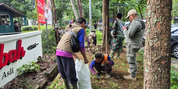 Kecamatan Bandung Wetan Gelorakan Jumat Bersih, Menuju Lingkungan Bersih dan Asri