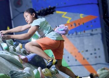 Uji Adrenalinmu Cobain Sensasi Wall Climbing di Yuk Manjat