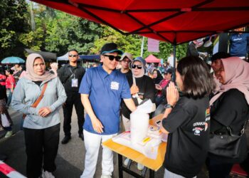 Lepas Peserta Jalan Sehat, Wakil Wali Kota Ajak Warga Wujudkan Bandung Utama