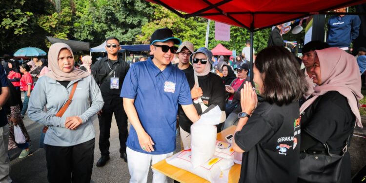 Lepas Peserta Jalan Sehat, Wakil Wali Kota Ajak Warga Wujudkan Bandung Utama