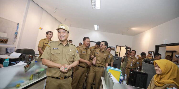 Erwin Tinjau Sejumlah OPD di Balai Kota