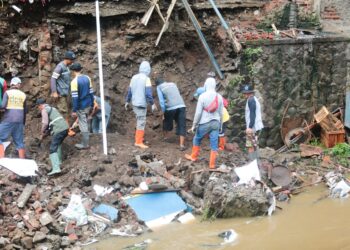 Kirmir Pasar Ancol Ambruk, Erwin Instruksikan DSDABM Segera Perbaiki