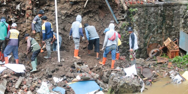 Kirmir Pasar Ancol Ambruk, Erwin Instruksikan DSDABM Segera Perbaiki