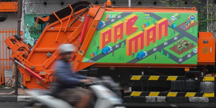 Kick Off Penanganan Sampah Dimulai, Pemkot Bandung Luncurkan Mobil Pacman