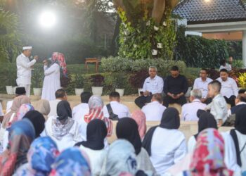 Wali Kota Bandung dan Gubernur Jabar Sapa Warga di Gedung Pakuan