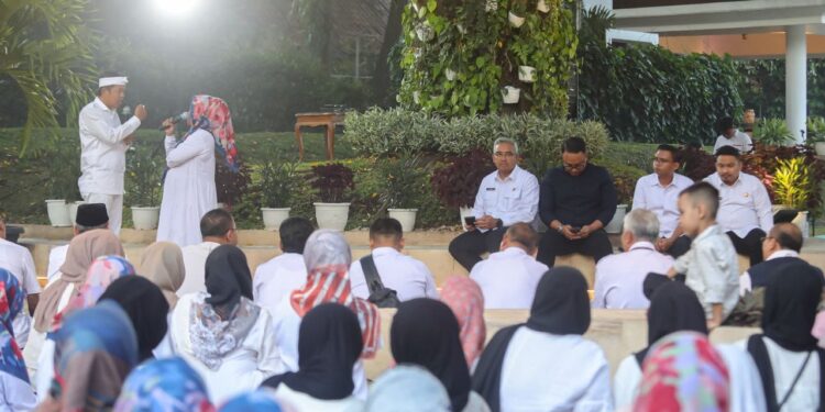 Wali Kota Bandung dan Gubernur Jabar Sapa Warga di Gedung Pakuan