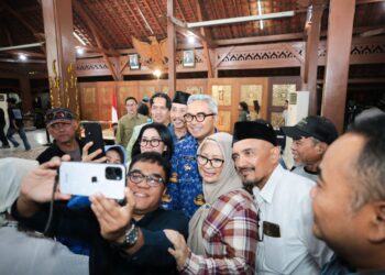 Para Musisi Bandung Buka Bersama dengan Farhan di Pendopo