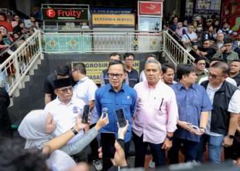 Tinjau Pasar Baru Kota Bandung, Wamendagri: 3.000 Pedagang, 20 Ribu Pengunjung per Hari, Roda Ekonomi Berputar