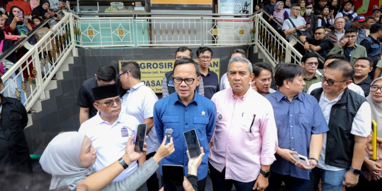 Tinjau Pasar Baru Kota Bandung, Wamendagri: 3.000 Pedagang, 20 Ribu Pengunjung per Hari, Roda Ekonomi Berputar