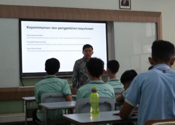 Jadi Narasumber One Day Work 2025, Yoel Yosaphat Bagikan Pengalamannya kepada Para Siswa Santa Angela