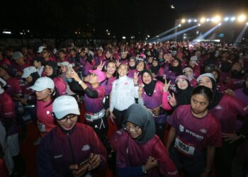 Ribuan Runners Padati Balai Kota Bandung dalam “Run for Humanity 2025”