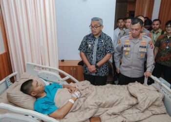 Farhan Jenguk Sejumlah Polisi Terluka Saat Pengamanan Pertandingan Persib