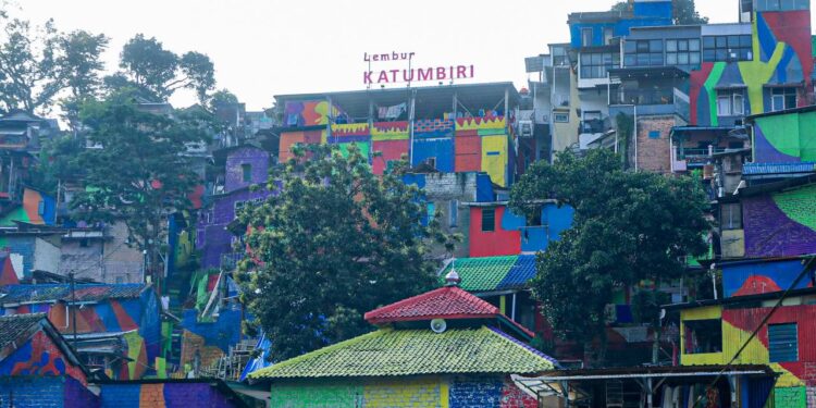 Farhan Resmikan Wisata Tematik Lembur Katumbiri