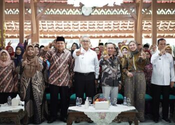 Tekad Wujudkan Kota Ramah Lansia, Farhan: Kami Awali dengan Perbaikan Infrastruktur dan PJU