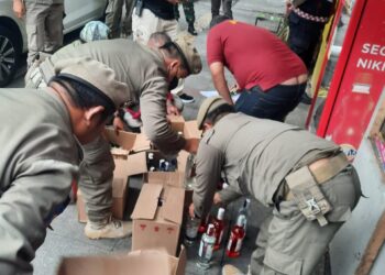 Satpol PP Kota Bandung Sita Ratusan Botol Miras dan Ribuan Obat Terlarang Ilegal