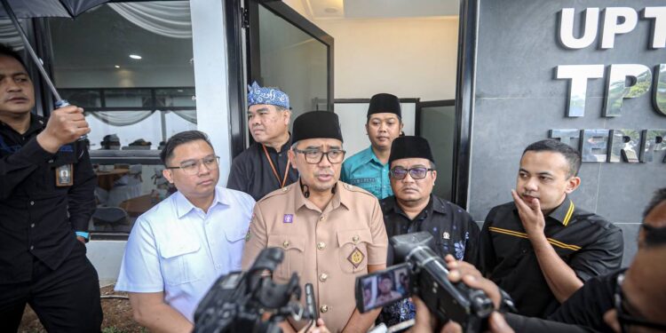 TPU Terpadu Cibiru Diresmikan, Farhan Tegaskan Layanan Pemakaman Gratis dan Antipungli