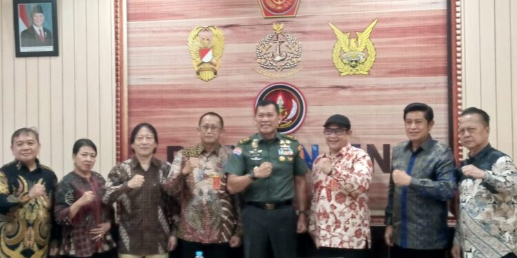 Bertemu Menkum dan Kapuspen TNI: Presiden Titip Pesan PWI Harus Solid dan Bersatu