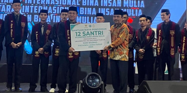 Baznas Jabar Beri Bantuan ke Para Santri Bina Insan Mulia Lewat Program Zakat Pendidikan