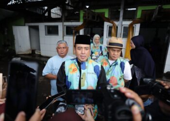 Erwin Sembelih Sapi Kurban dari Presiden RI dan Wali Kota Bandung