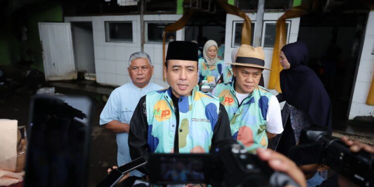 Erwin Sembelih Sapi Kurban dari Presiden RI dan Wali Kota Bandung
