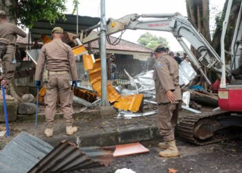Satpol PP Bandung Bongkar 42 Kios Liar, PKL Ditertibkan di 6 Titik Lokasi