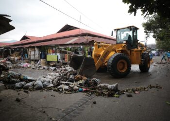 Akhiri Penumpukan, DLH Kota Bandung Turun Tangan Bersihkan 80 Ton Sampah di Pasar Gedebage