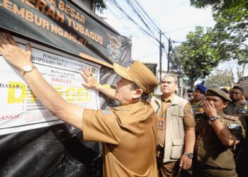 Pemkot Bandung Segel Bangunan di Jalan Tubagus Ismail