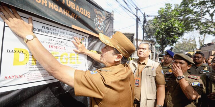 Pemkot Bandung Segel Bangunan di Jalan Tubagus Ismail