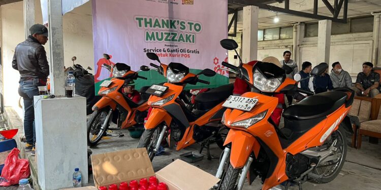 Kolaborasi Baznas Jabar-PosIND Hadirkan Layanan Servis dan Ganti Oli Gratis Untuk Para Kurir