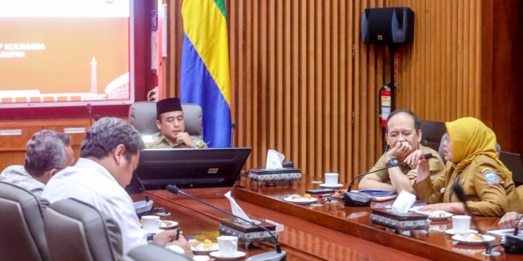 Pemkot Bandung dan PT Adhi Karya Bahas Wacana Pengelolaan Sampah di Gedebage