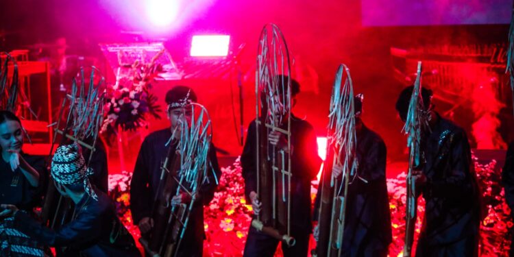 Kota Bandung Bangga, Angklung Mendunia