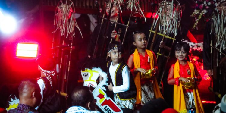 Kota Bandung Bangga, Angklung Mendunia