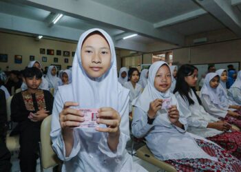 Farhan Minta Camat dan Lurah Pastikan Seluruh Anak Miliki KIA