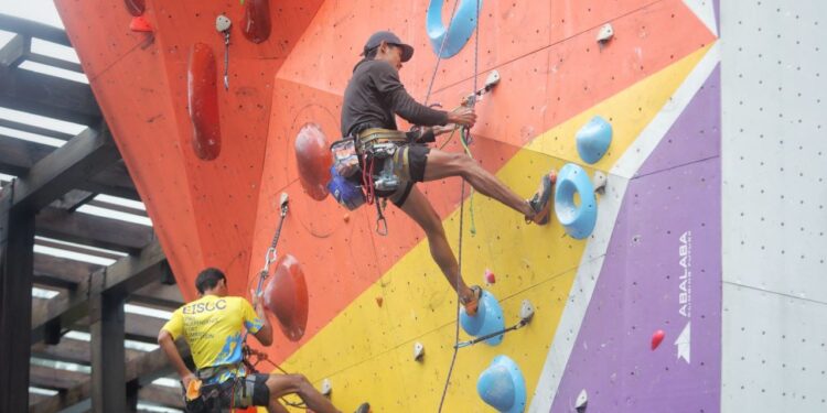EISCC Resmi Dimulai, Farhan: Lomba Panjat Tebing Ini Sejalan dengan Visi Sport Tourism