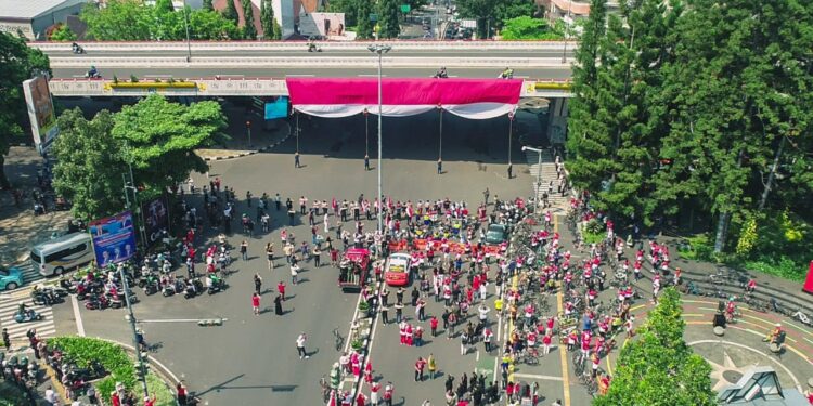 Dari Simpang Lima hingga Dago Cikapayang, Bandung Menyatu dalam 3 Menit untuk Indonesia