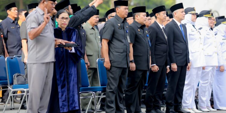 Lantik 90 Pejabat Struktural, Wali Kota Bandung: Jawab Kritik dengan Kerja Nyata