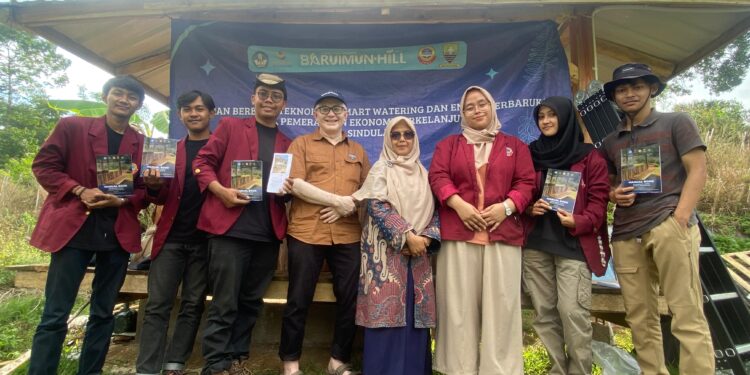 USB YPKP Beri Pelatihan Penggunaan PLTS dan Smart Watering Bagi Kelompok Tani Pengelola Baruimunhill