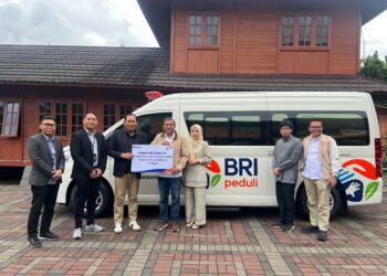 BRI RO Bandung Serahkan Ambulance kepada Yayasan Dian Ar-Rokhmat
