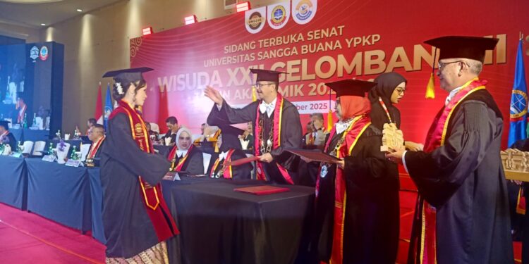 921 Lulusan Ikuti Wisuda USB YPKP Ke-XXII Gelombang II TA 2024-2025