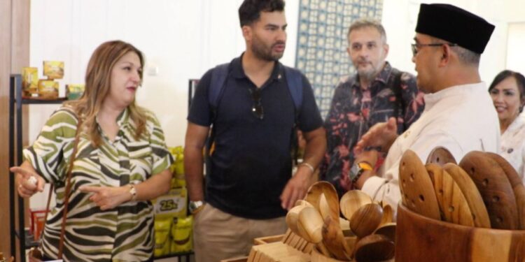 Wali Kota Bandung Perkenalkan Beragam Produk Lokal Bandung Dihadapan Delegasi Asia Afrika