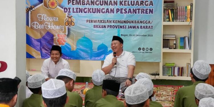 Sambangi Ponpes Nurul Fatih, Dadi Roswandi Bagikan Bantuan ke 80 KRS