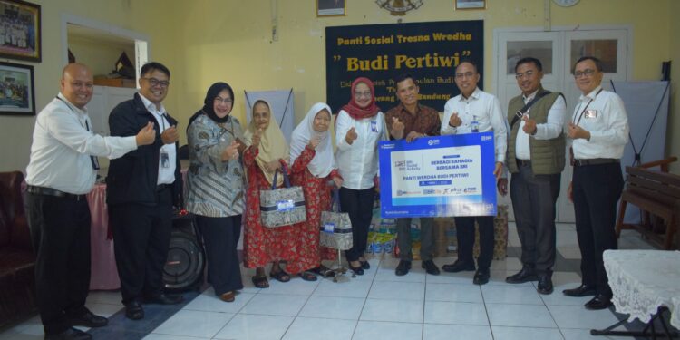 Puncak HUT BRI ke 130, Bagikan Paket Sembako, Kunjungi Panti Jompo Hingga Bazar