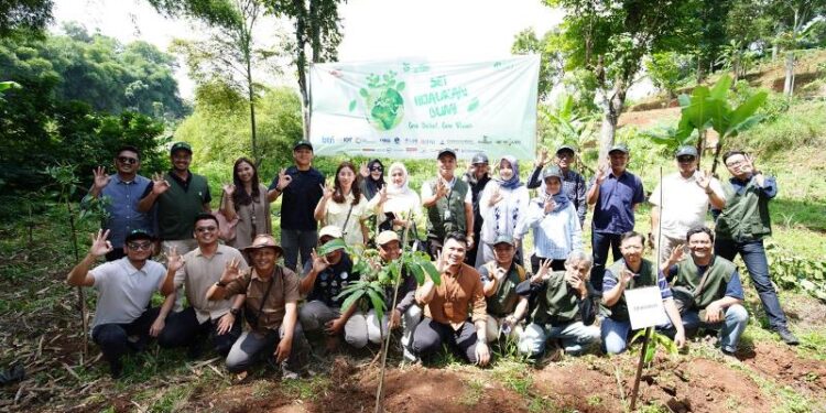 Aksi Nyata SEI Hijaukan Bumi, Tanam 1000 Bibit Pohon
