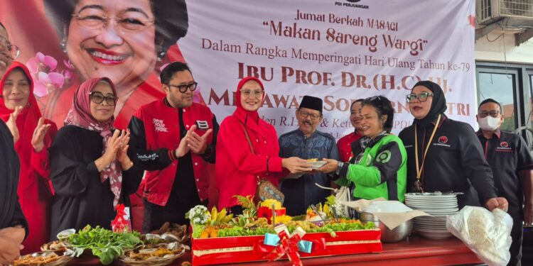Sederhana & Khidmat, PDI-P Jabar Gelar Tumpeng Bareng Warga di HUT Megawati Soekarnoputri